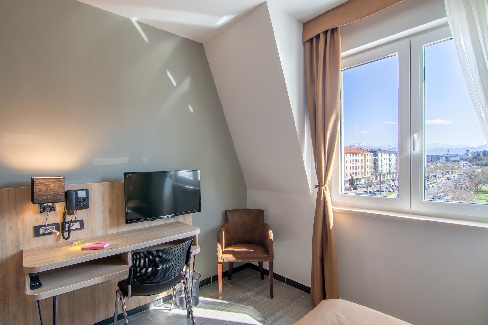 Hotel Resurs Подгорица Екстериор снимка