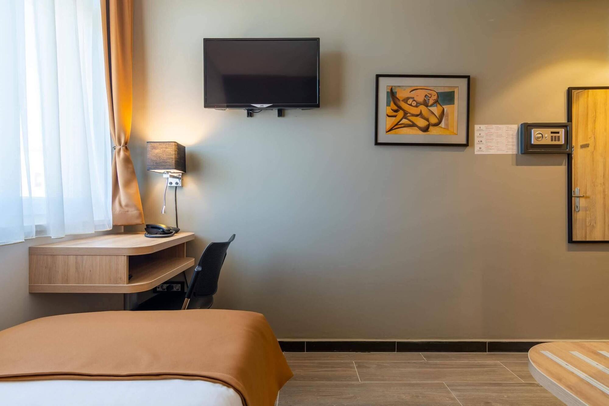 Hotel Resurs Подгорица Екстериор снимка