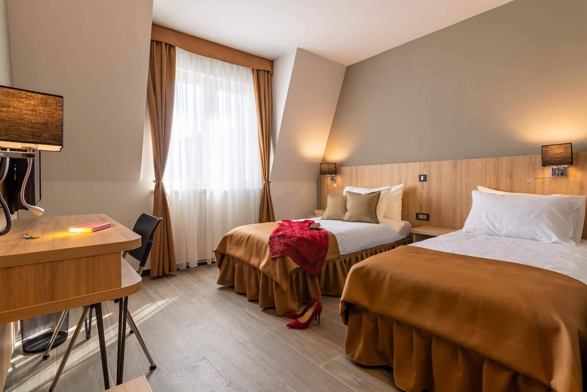 Hotel Resurs Подгорица Екстериор снимка